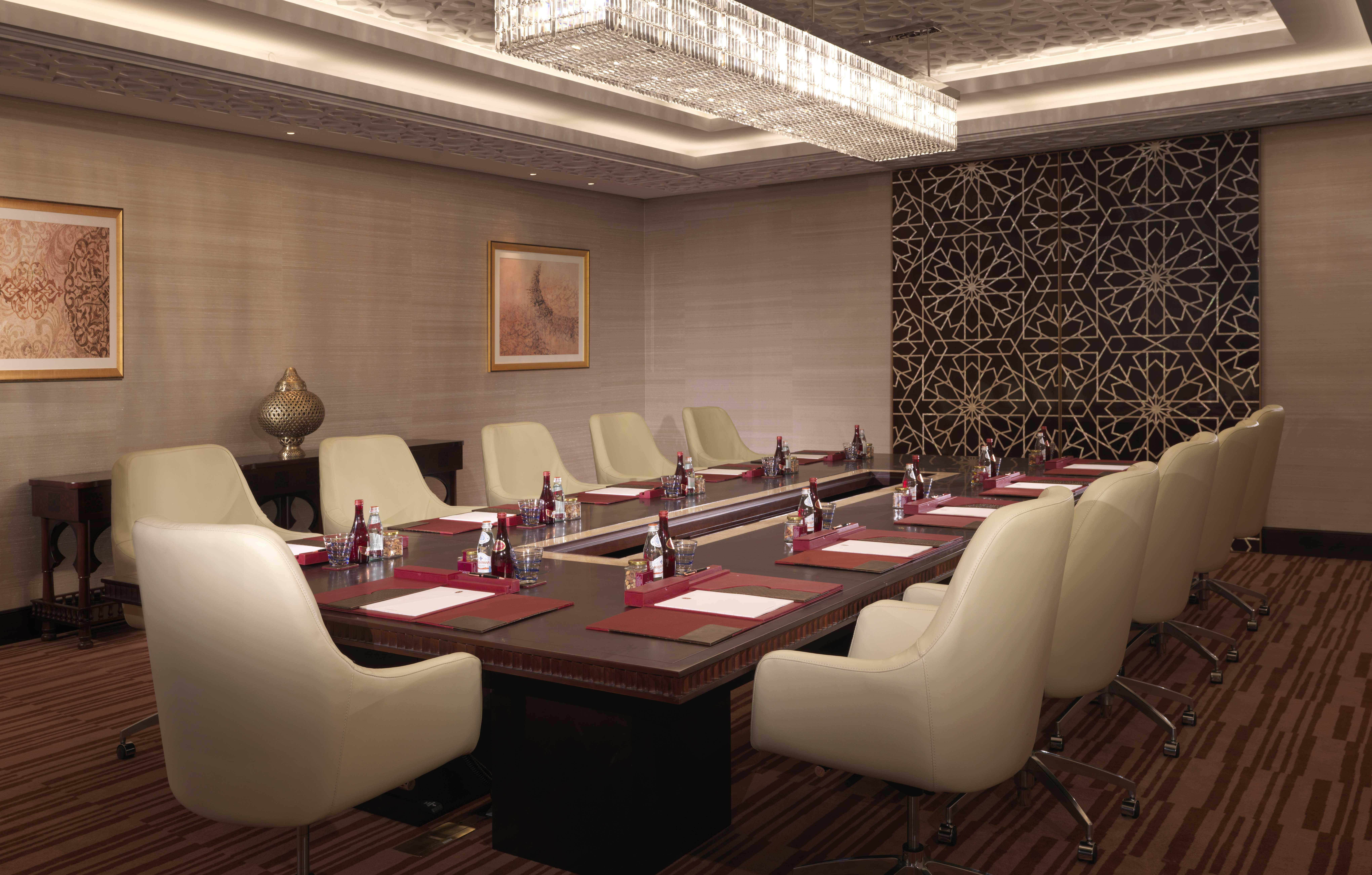 Bab Al Qasr Hotel 5*