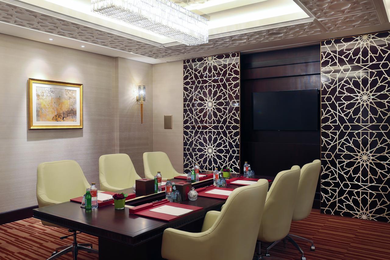 Bab Al Qasr Hotel 5*